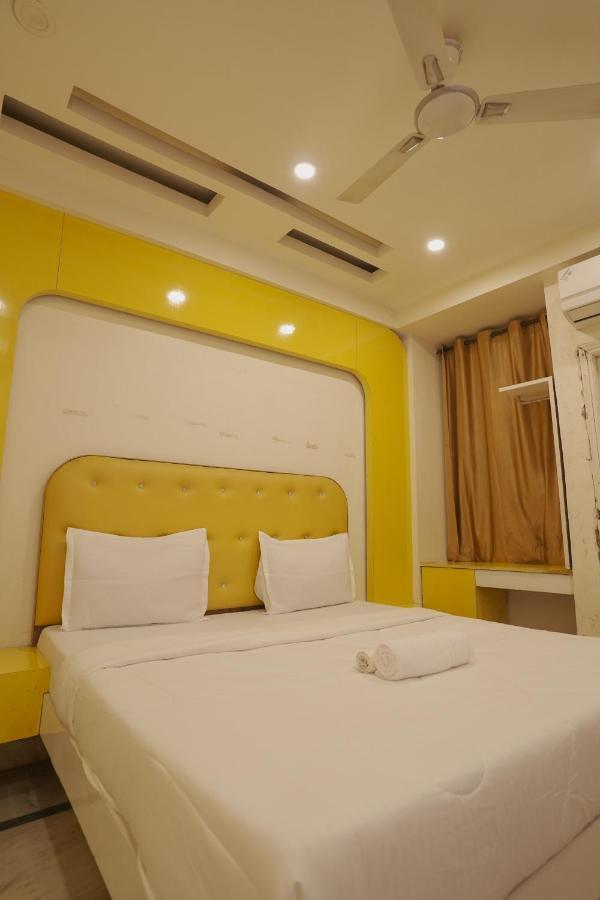 Hotel Leo Continental Ню Делхи Екстериор снимка
