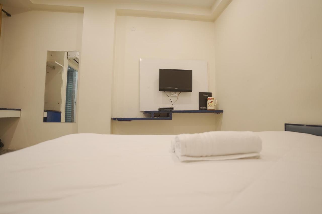 Hotel Leo Continental Ню Делхи Екстериор снимка