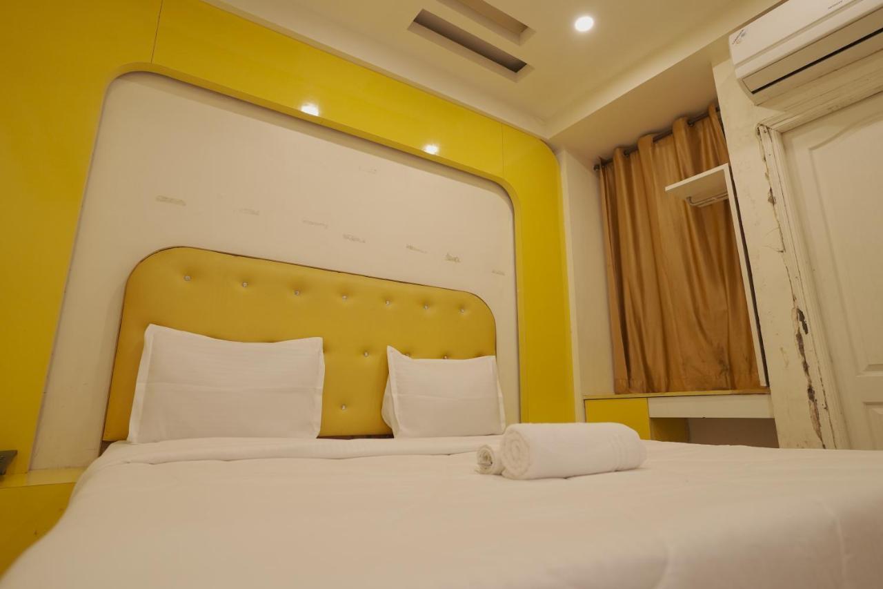 Hotel Leo Continental Ню Делхи Екстериор снимка