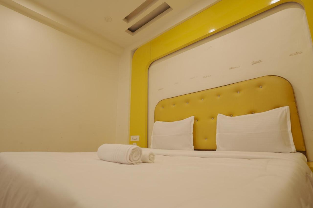 Hotel Leo Continental Ню Делхи Екстериор снимка