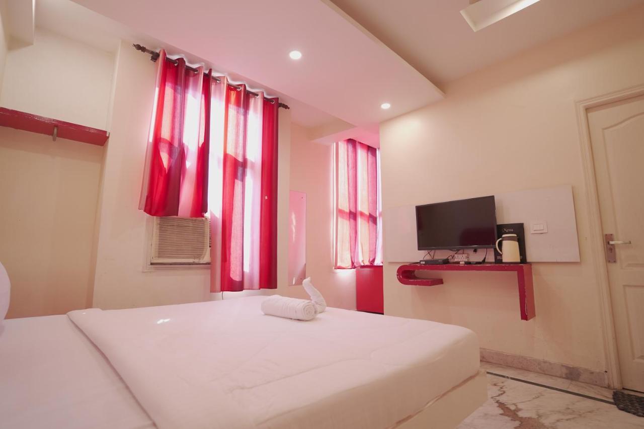 Hotel Leo Continental Ню Делхи Екстериор снимка