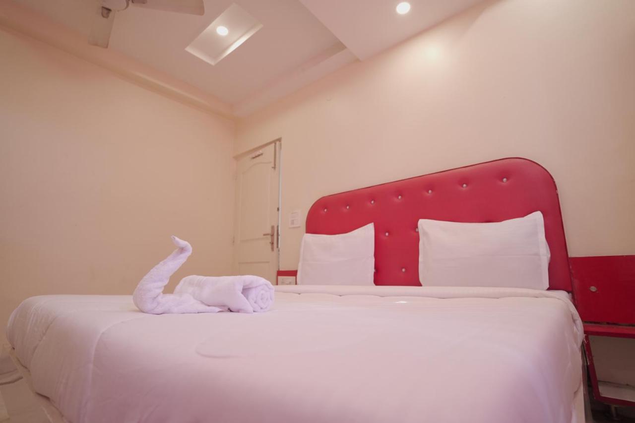 Hotel Leo Continental Ню Делхи Екстериор снимка